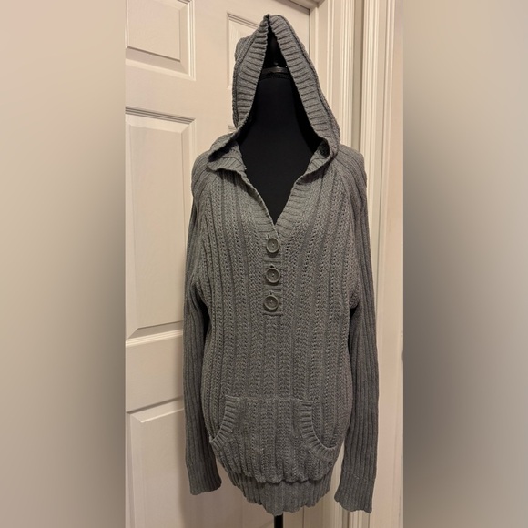 Sonoma Gray V-Neck Sweater with Cable Knit Pattern - Picture 1 of 13